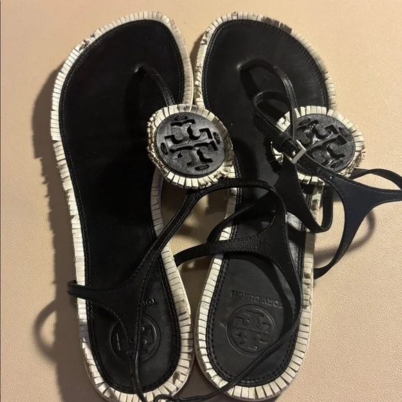 Tory Burch Black Leather Thong Sandals with White Trim Medallion - Picture 6 of 8
